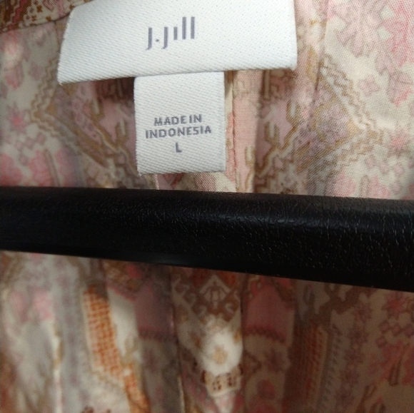 J. Jill  v neck front button minimalist pleated blouse. Size L - Picture 7 of 10